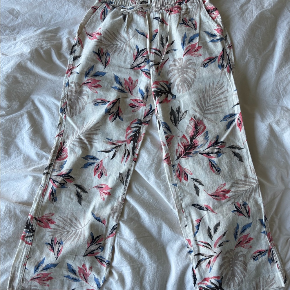 NWOT Briggs New York Floral Print Pants - Pink, Blue, Black on Cream